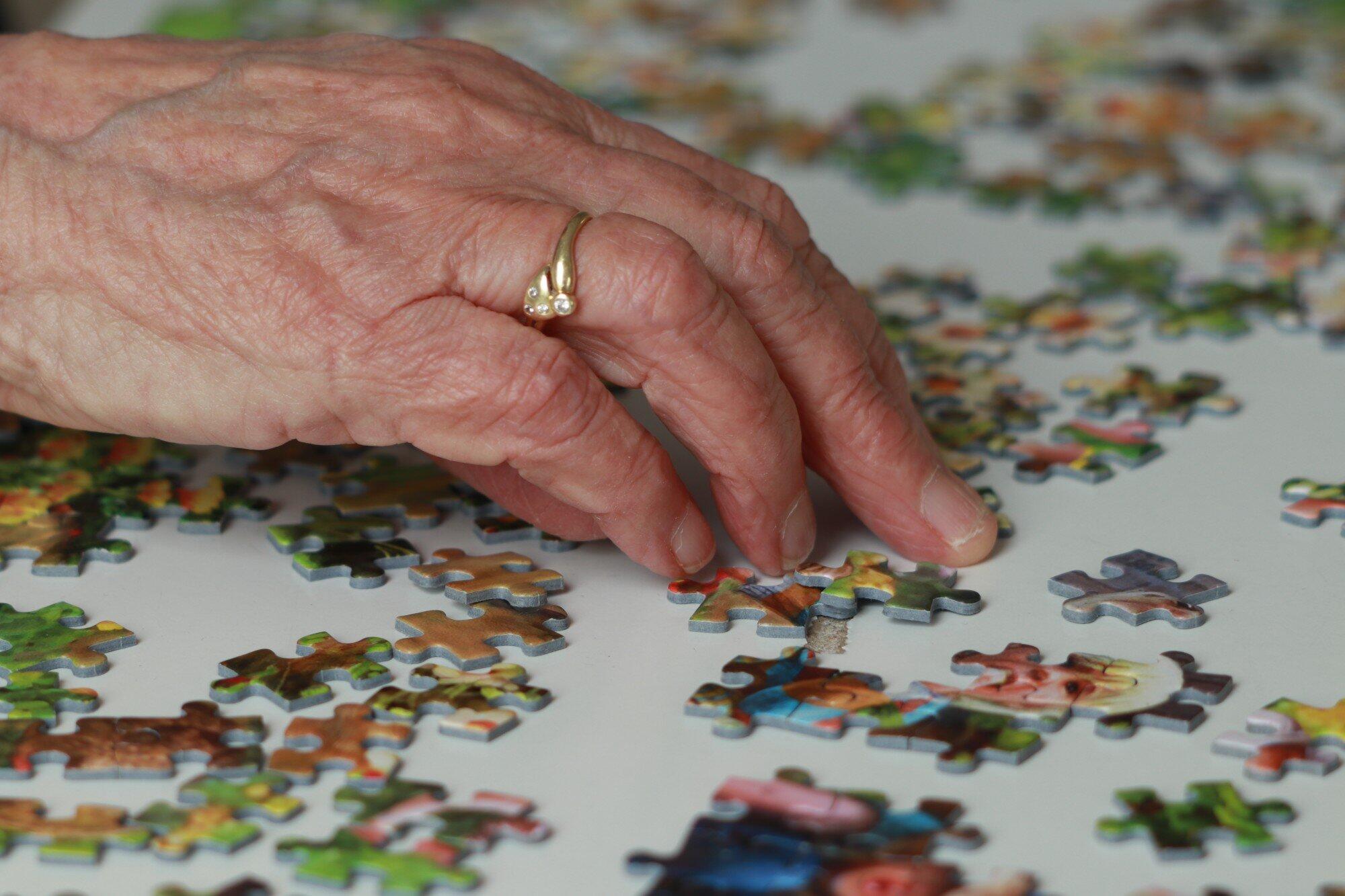 Brain Exercises for Dementia That Promote Focus and Daily Engagement